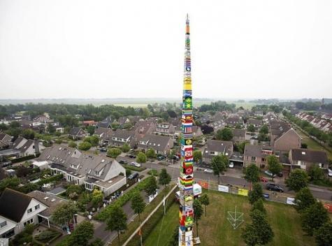 Десятиэтажная башня LEGO 