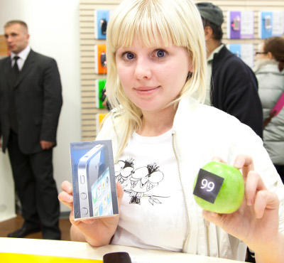 Обо всем - Приходите в октябре: в России раскупили официальные iPhone 4