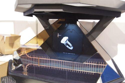 Обо всем - HoloAd Diamond - прототип трехмерного голографического телевидения будущего.