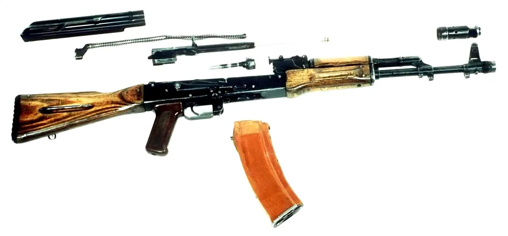 1265795758_ak-47razbor