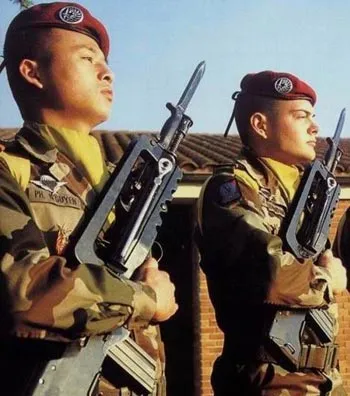 Famas-1