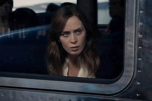 Про кино - "Девушка в поезде". Казалось бы, сторонняя наблюдательница