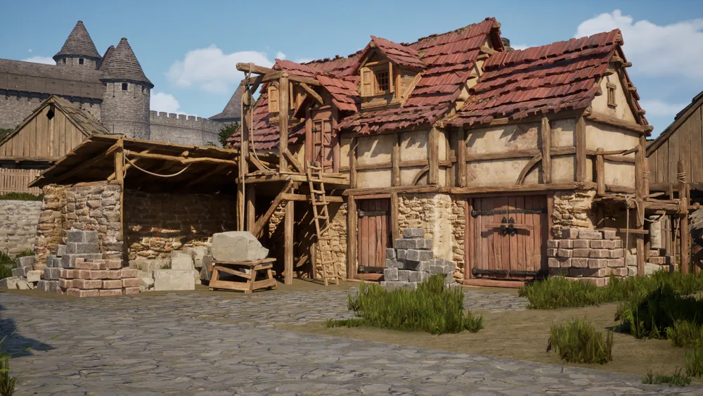 На картинке изображён средневековый дом с деревянной конструкцией и каменной основой, окружающая территория с каменной мостовой и травой.