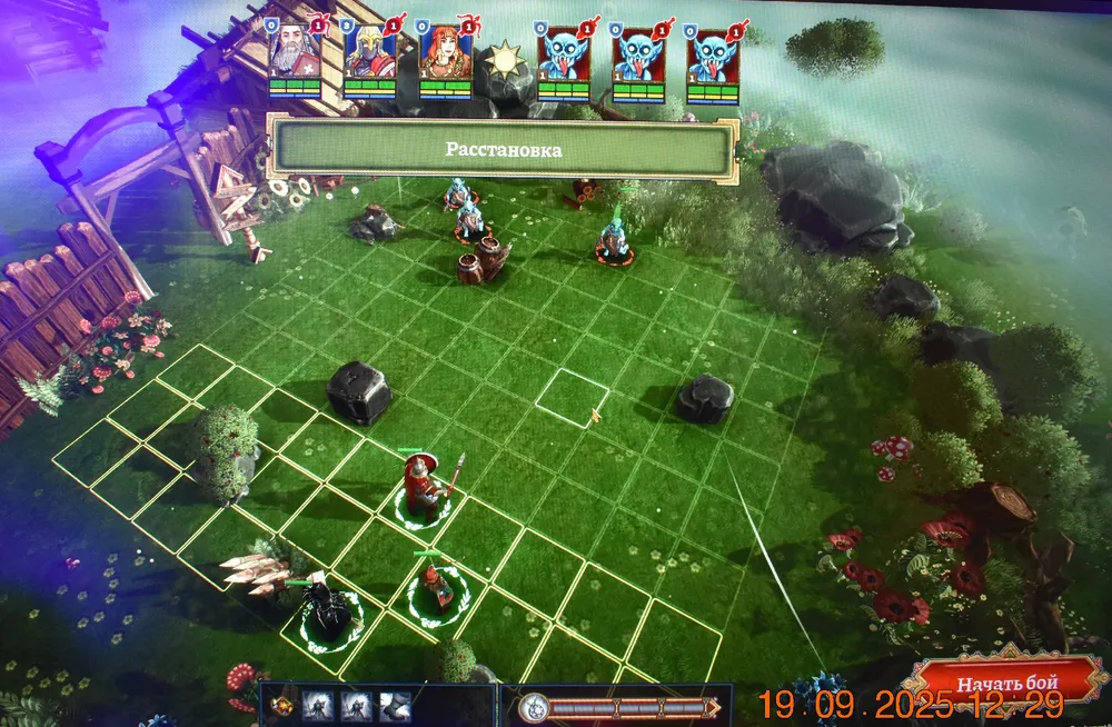 Изображение игрового процесса, показывающее поле для стратегии с персонажами и элементами окружения.