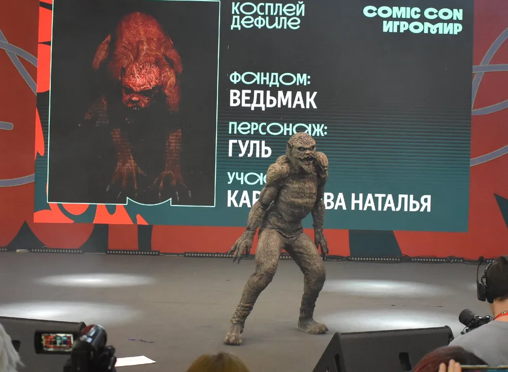 Изображение человека в костюме персонажа из видеоигры \