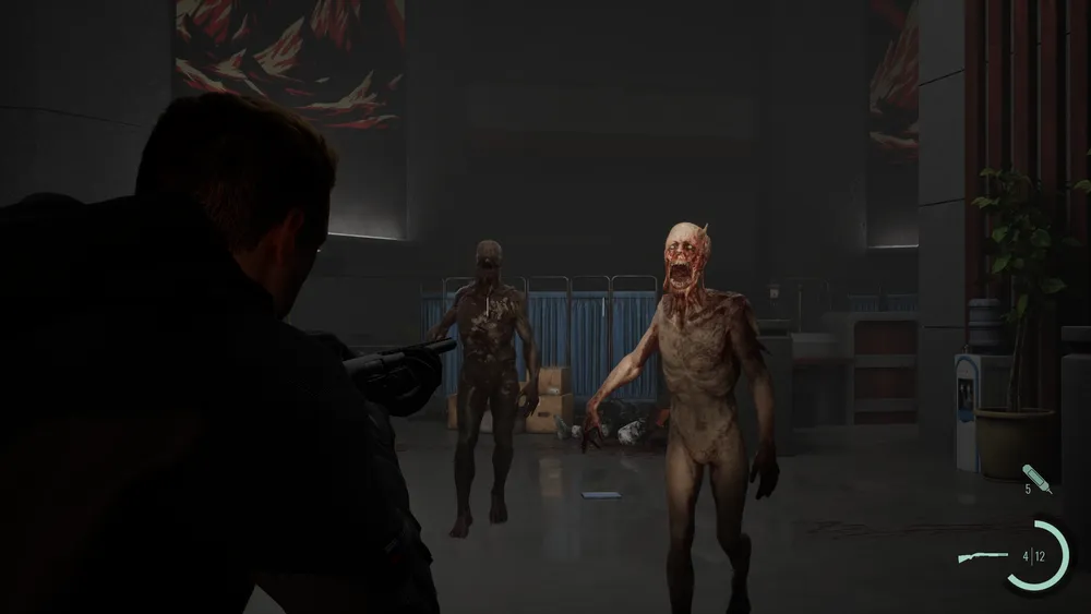 На картинке изображены персонажи, которые выглядят как зомби или мутанты, в темной обстановке. Один персонаж направляет оружие на других.