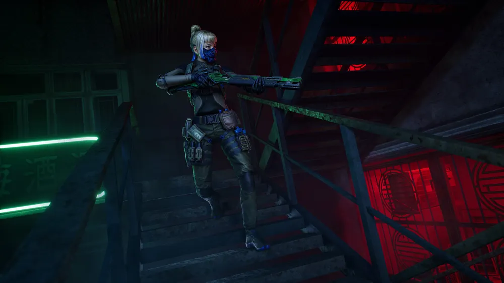 Анимированное изображение персонажа с оружием на лестнице в темном помещении с ярким освещением.